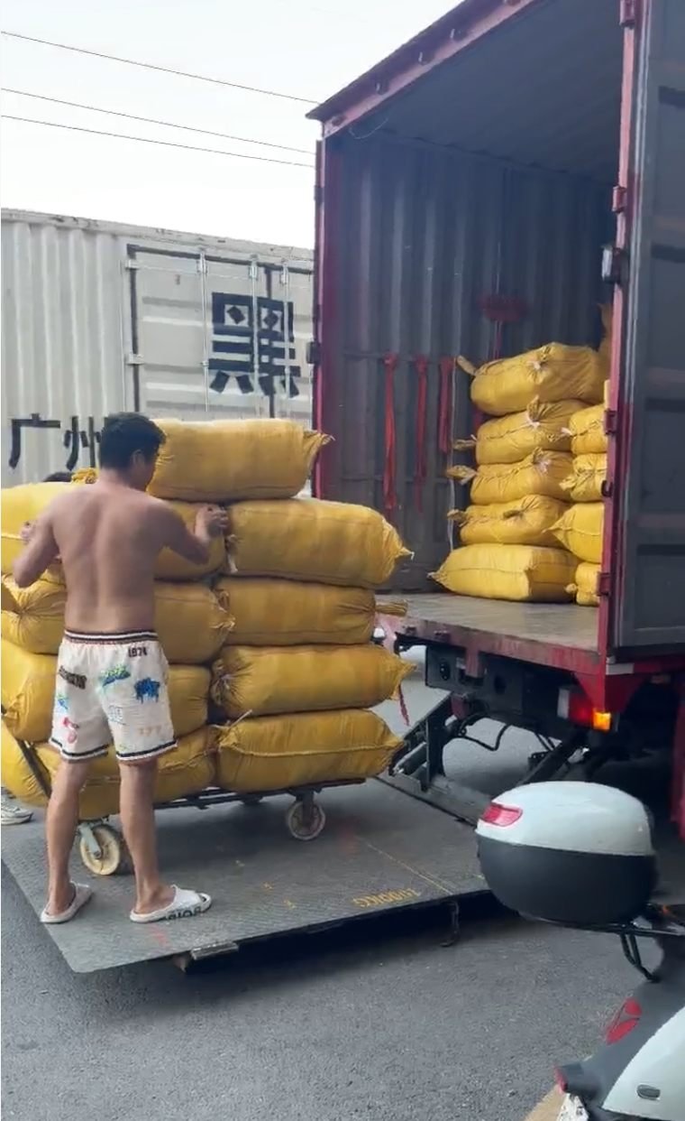 等待出货的包装箱